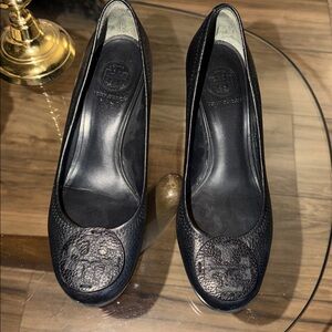 Tory Burch pebbled leather wedge shoes 8M